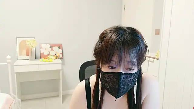 Snapshot of XantheBloom chatting on 07.17.26 XantheBloom online show from 07.17.26