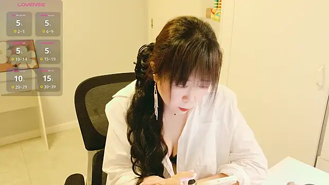 Snapshot of XantheBloom chatting on 07.28.26 XantheBloom online show from 07.28.26