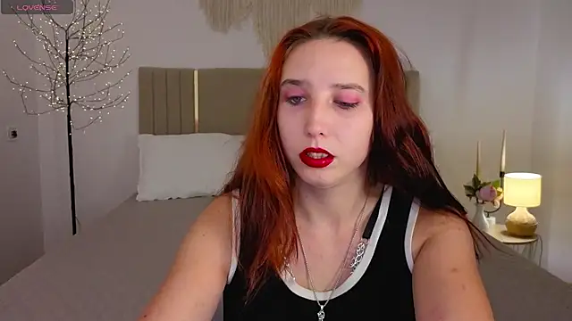 Snapshot of Little_tits_ chatting on 07.30.26 Little tits online show from 07.30.26