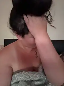 Snapshot of CurvyScarlett69xx chatting on 07.26.26 CurvyScarlett69xx online show from 07.26.26