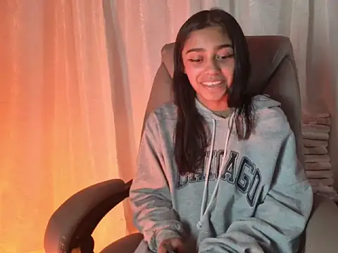 Snapshot of Dafne_girl4u chatting on 07.23.26 Dafne girl4u online show from 07.23.26