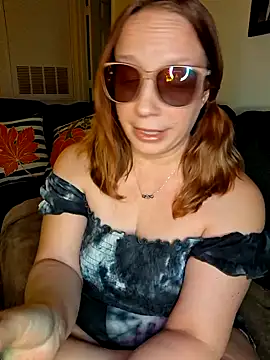 Snapshot of XxMs_StarzxX chatting on 11.27.25 XxMs StarzxX online show from 11.27.25