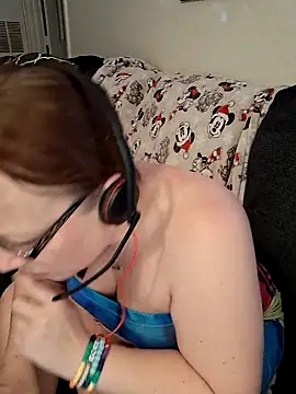 Snapshot of XxMs_StarzxX chatting on 12.17.25 XxMs StarzxX online show from 12.17.25