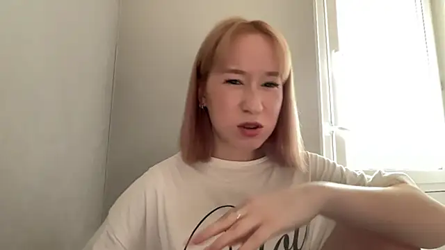 Snapshot of KiraAkira chatting on 07.20.26 KiraAkira online show from 07.20.26
