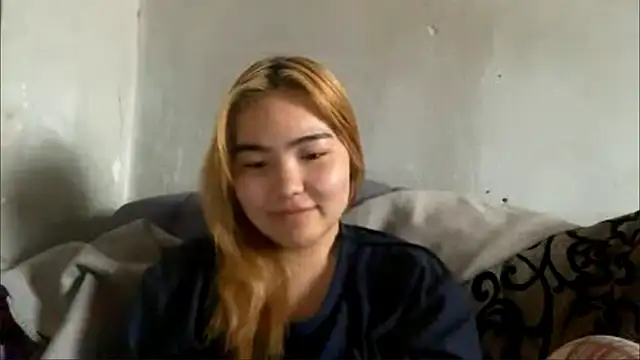 Snapshot of MollyTaken chatting on 07.23.26 MollyTaken online show from 07.23.26
