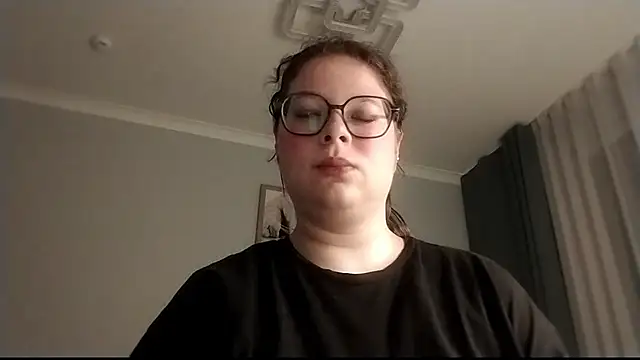 Snapshot of MulaVixen chatting on 07.19.26 MulaVixen online show from 07.19.26