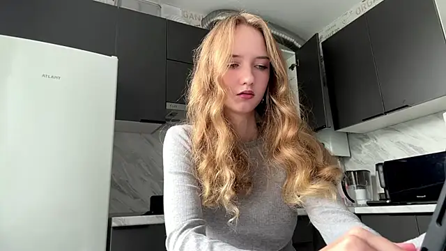 Snapshot of LuiseFurbeck chatting on 07.20.26 LuiseFurbeck online show from 07.20.26