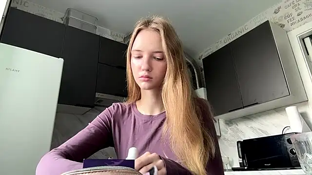 Snapshot of LuiseFurbeck chatting on 07.22.26 LuiseFurbeck online show from 07.22.26