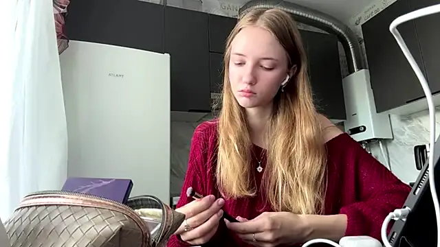 Snapshot of LuiseFurbeck chatting on 07.23.26 LuiseFurbeck online show from 07.23.26