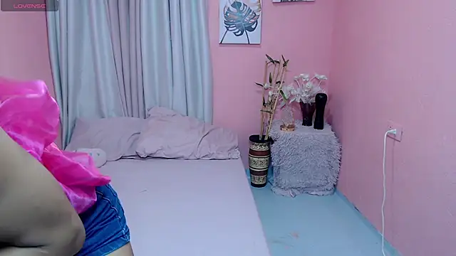 VivienneLuxe online show from 07.23.26