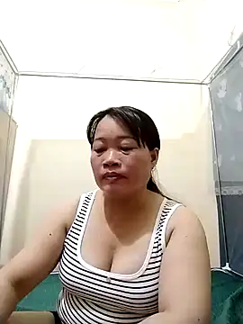 Snapshot of Sya-big chatting on 07.26.26 Sya-big online show from 07.26.26