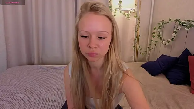 Snapshot of Milana_r0se chatting on 07.28.26 Milana r0se online show from 07.28.26