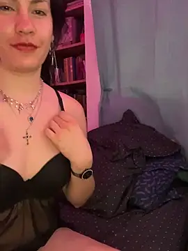 Snapshot of DiviNina chatting on 07.23.26 DiviNina online show from 07.23.26