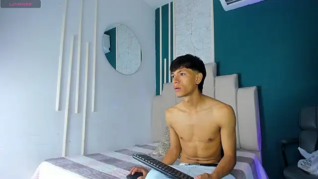 Im Kael  online show from 07.30.26