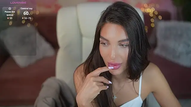 JasminBee online show from 07.20.26