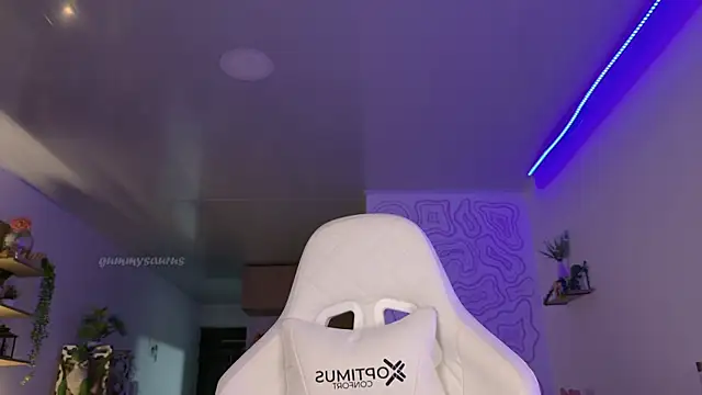 Snapshot of GummySaurus_ chatting on 07.28.26 GummySaurus online show from 07.28.26