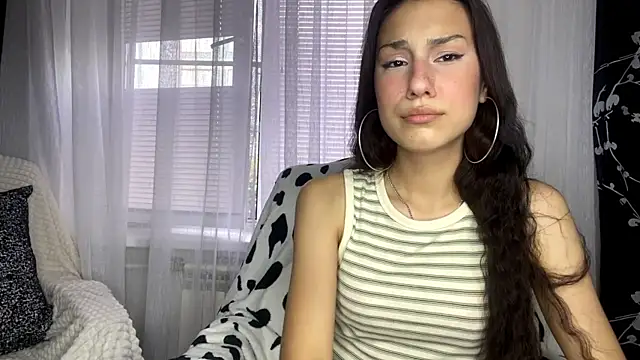 Snapshot of CarylOros chatting on 07.23.26 CarylOros online show from 07.23.26