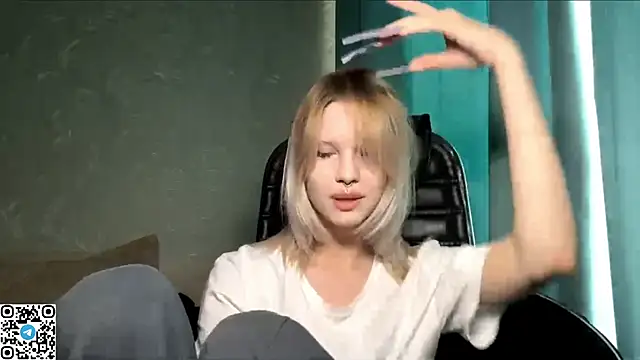 Snapshot of JessicaLowland chatting on 07.28.26 JessicaLowland online show from 07.28.26