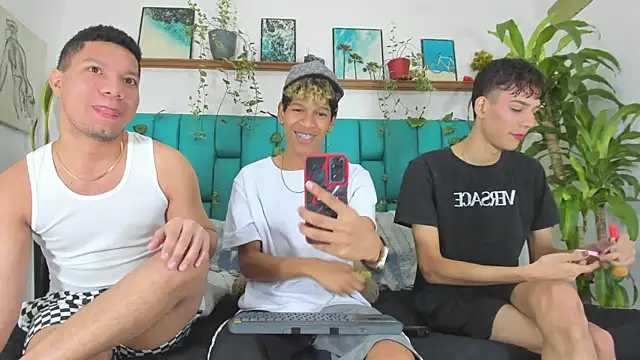 Snapshot of AverageDirtyBoys chatting on 07.22.26 AverageDirtyBoys online show from 07.22.26