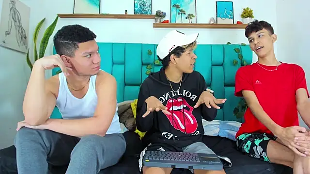 Snapshot of AverageDirtyBoys chatting on 07.28.26 AverageDirtyBoys online show from 07.28.26