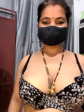 Snapshot of Laila_fuck chatting on 07.27.26 Laila fuck online show from 07.27.26