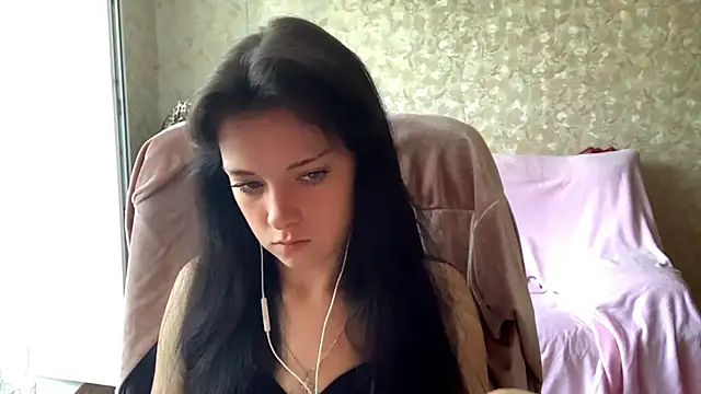 Snapshot of ElizaSins chatting on 07.27.26 ElizaSins online show from 07.27.26