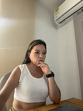 Scarlett Noil online show from 07.27.26