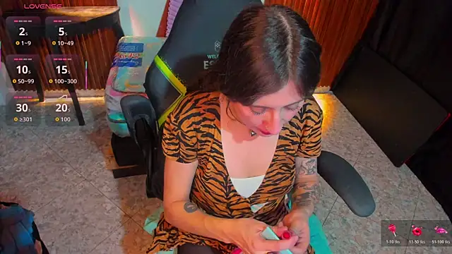 Snapshot of nina_daft chatting on 07.27.26 nina daft online show from 07.27.26
