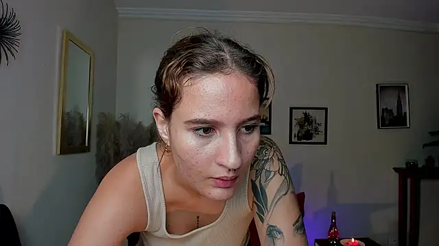 Snapshot of Naiely_Naides chatting on 07.28.26 Naiely Naides online show from 07.28.26