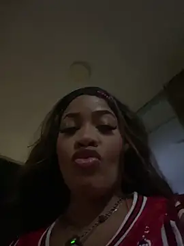 Snapshot of riri_brunnete chatting on 06.13.26 riri brunnete online show from 06.13.26