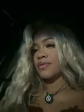 Snapshot of riri_brunnete chatting on 06.20.26 riri brunnete online show from 06.20.26