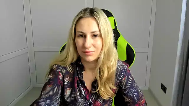 Snapshot of MissLunariaa chatting on 07.28.26 MissLunariaa online show from 07.28.26
