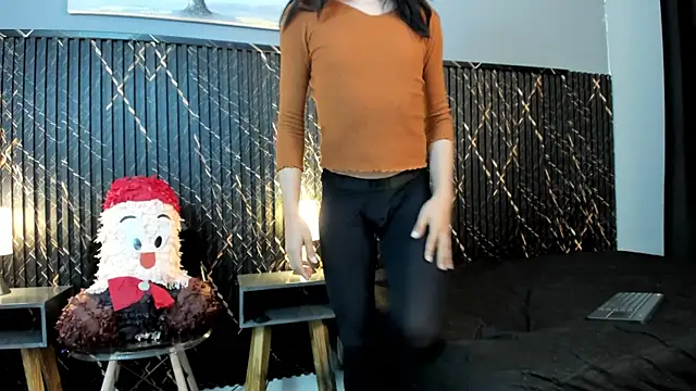 victoria  noir online show from 07.28.26