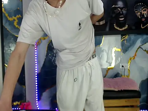 LuxeCouple online show from 07.29.26
