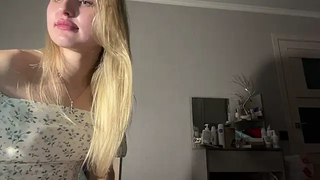 Snapshot of CatrinaRingquist chatting on 07.28.26 CatrinaRingquist online show from 07.28.26