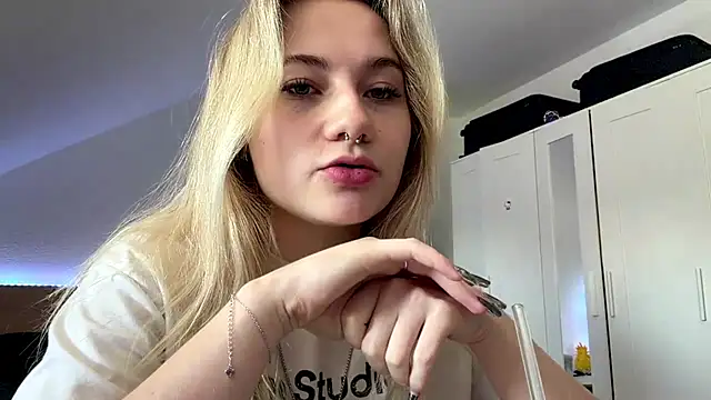 Snapshot of tutsiecutie chatting on 07.28.26 tutsiecutie online show from 07.28.26