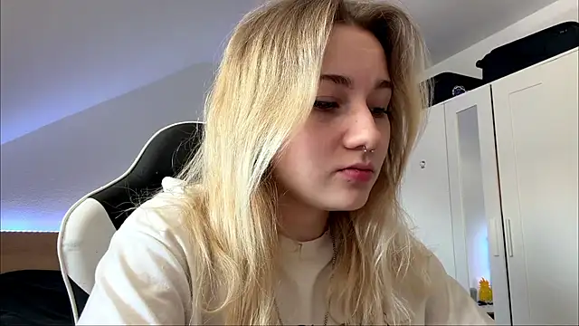 Snapshot of tutsiecutie chatting on 07.28.26 tutsiecutie online show from 07.28.26