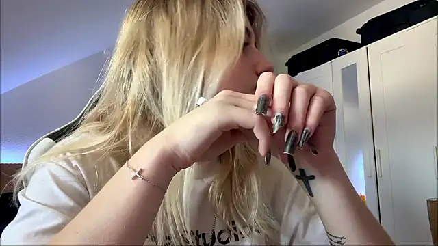 Snapshot of tutsiecutie chatting on 07.28.26 tutsiecutie online show from 07.28.26