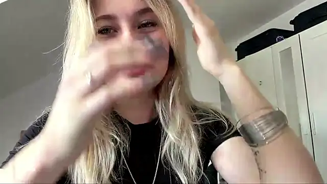 Snapshot of tutsiecutie chatting on 07.29.26 tutsiecutie online show from 07.29.26