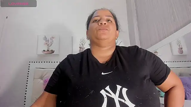 Snapshot of Dajanaaroa chatting on 12.19.24 Dajanaaroa online show from 12.19.24