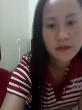 Snapshot of Yen-nhi chatting on 07.28.26 Yen-nhi online show from 07.28.26