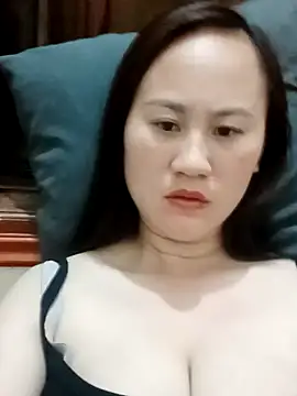 Snapshot of Yen-nhi chatting on 07.28.26 Yen-nhi online show from 07.28.26