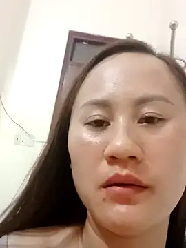Snapshot of Yen-nhi chatting on 07.28.26 Yen-nhi online show from 07.28.26