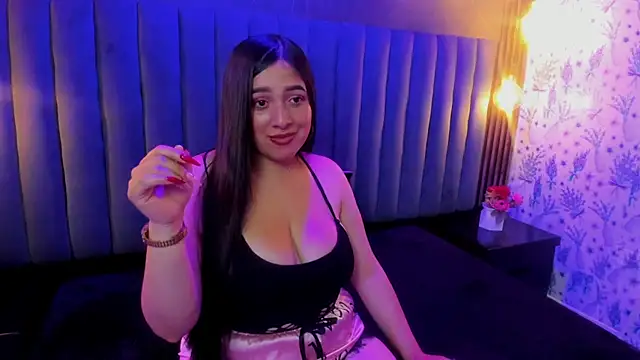 Snapshot of Sarai_Honeey chatting on 07.28.26 Sarai Honeey online show from 07.28.26