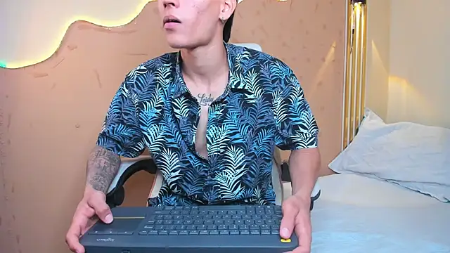 Snapshot of Thiiago_xxx chatting on 07.26.26 Thiiago xxx online show from 07.26.26