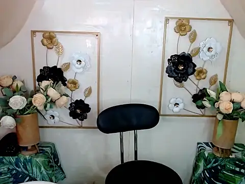 Snapshot of its_me_cristin chatting on 07.27.26 its me cristin online show from 07.27.26