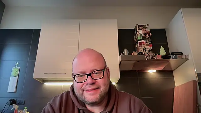 Snapshot of theitalianbear chatting on 03.29.26 theitalianbear online show from 03.29.26
