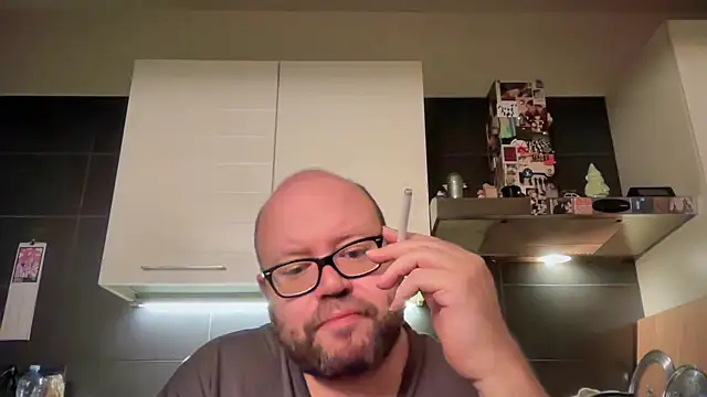 Snapshot of theitalianbear chatting on 04.15.26 theitalianbear online show from 04.15.26