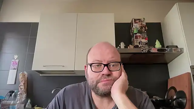 Snapshot of theitalianbear chatting on 04.15.26 theitalianbear online show from 04.15.26