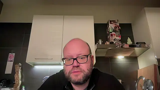 Snapshot of theitalianbear chatting on 04.15.26 theitalianbear online show from 04.15.26